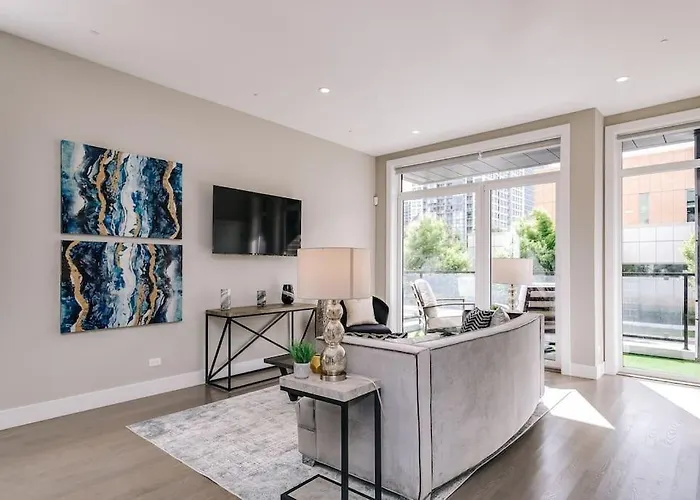 Stunning Duplex #1 - Downtown River North *